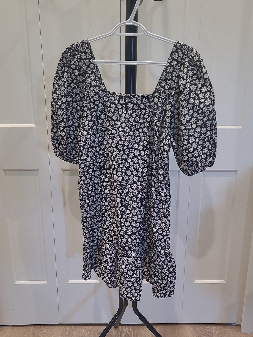 BILLABONG Black & White Daisy Puff-Sleeve Mini Dress